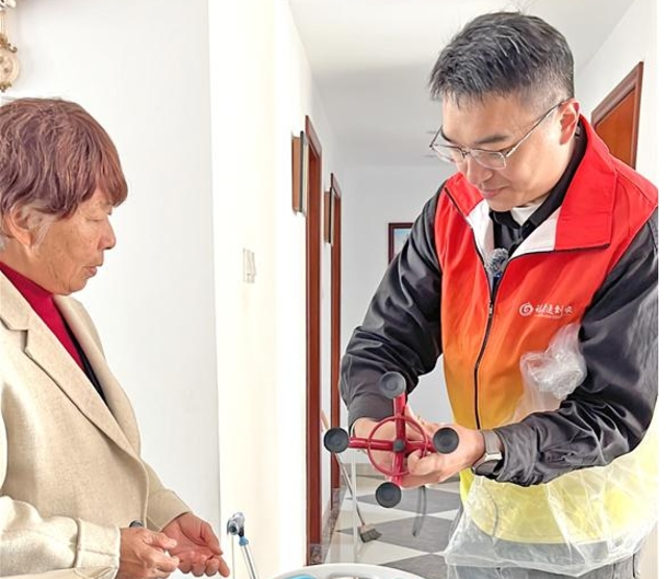 “以舊換新”讓老年人“生活煥新”，首批家庭“喜提”居家適老化產(chǎn)品