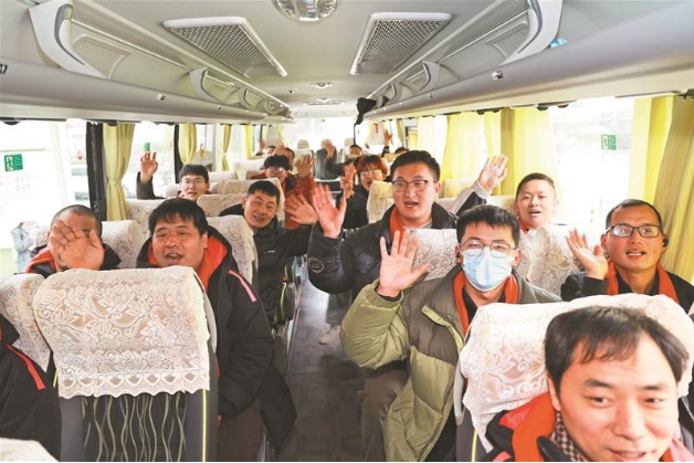 “歡迎回?zé)o錫，祝你們工作順利” 35名員工“點(diǎn)對點(diǎn)”乘坐專車集中返崗